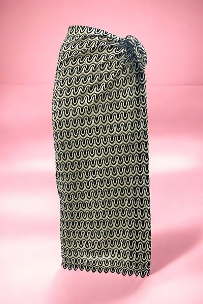 pistore Black and White Textured Wave Patterned Long Pareo