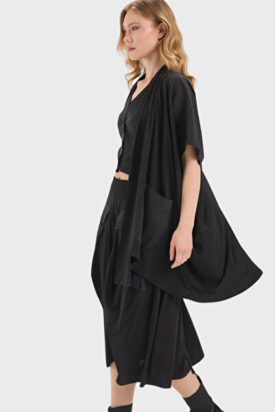 By Yaren Yazıcı Ζακέτα καφτάν κιμονό με λεπτομέρεια από ποπλίνα Garni, με μαν...