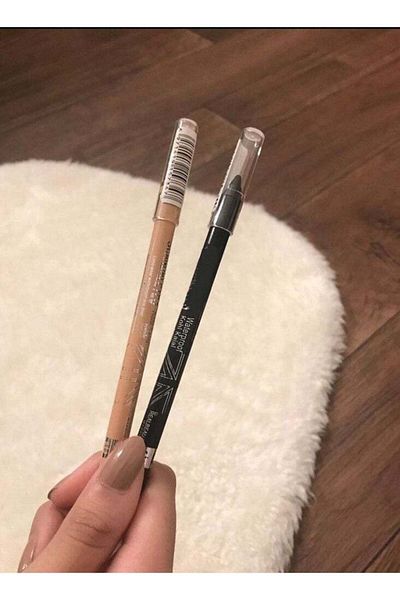 Beauty Beige eyeliner with stable black eyeliner inside the eye