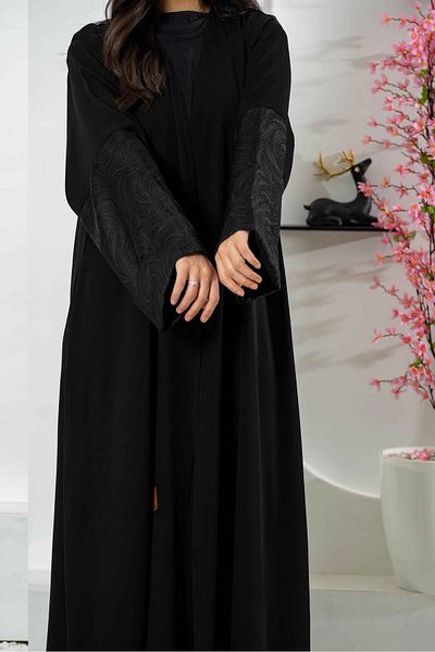 abayahasnaa Abaya with jacquard fabric inserts on the hand