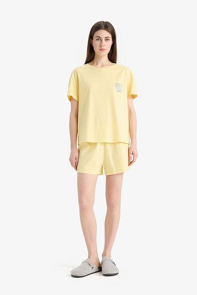 DeFacto Garfield Pajama Set Short Sleeve Pajama Top with Stretchy Waisted Shorts Pajama Bottom-Fall in Love E4328Ax25Sm