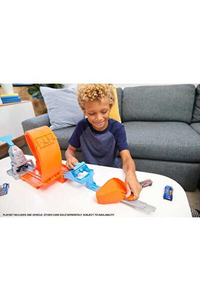 HOT WHEELS RYCHLÝ OKRUH S ODPALOVAČEM KASSAKTŮ A EXKLUZIVNÍM AUTEM