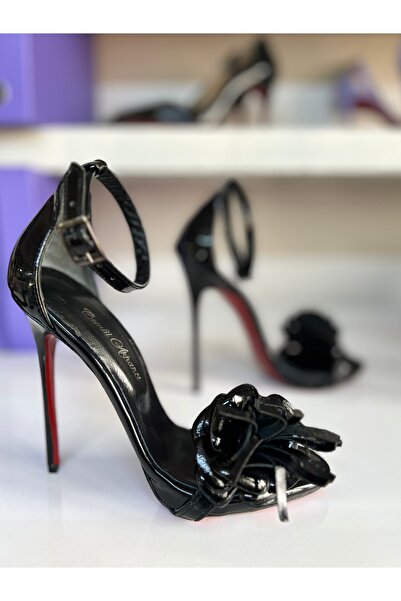 HAYYSHOES SİYAH RUGAN TEK BANT ÇİÇEKLİ HAKİKİ DERİ TOPUKLU AYAKKABI