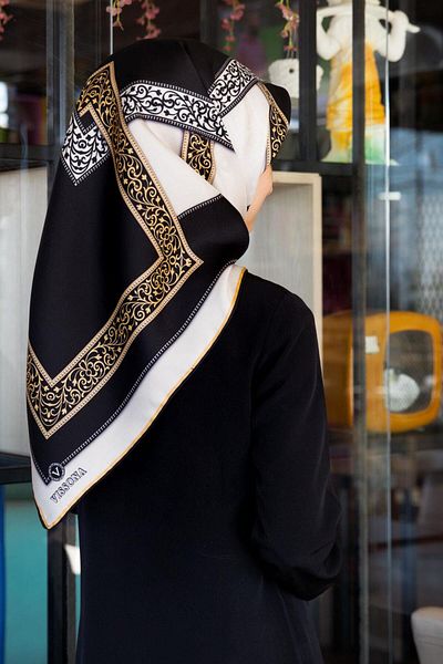 Vissona Γυναικείο Twill Μεταξωτό Κασκόλ Μαύρη Κρέμα