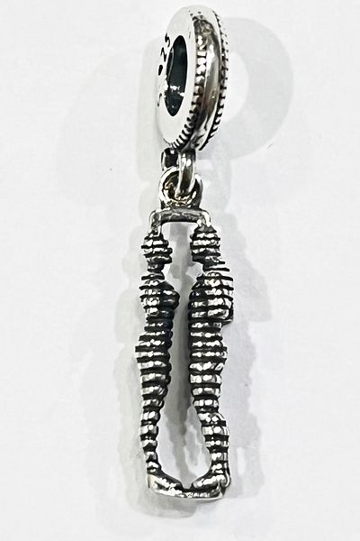 Fubena Ali and Nino Statue Dangle Charm