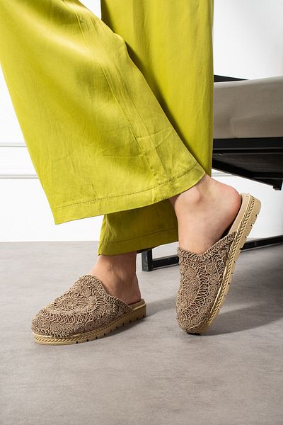 Jackers Women's Straw Sole Braided Closed Front Slippers