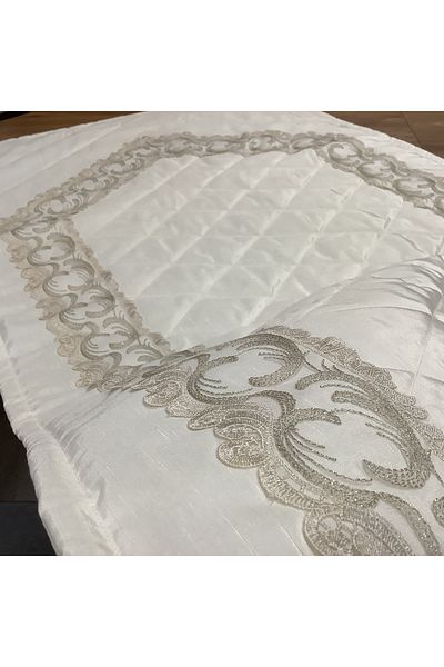 OYA home Lacy Prayer Rug