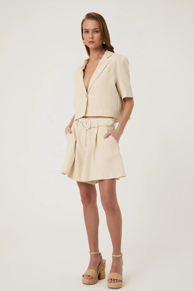 Quzu Kemer Detaylı Mini Şort Naturel