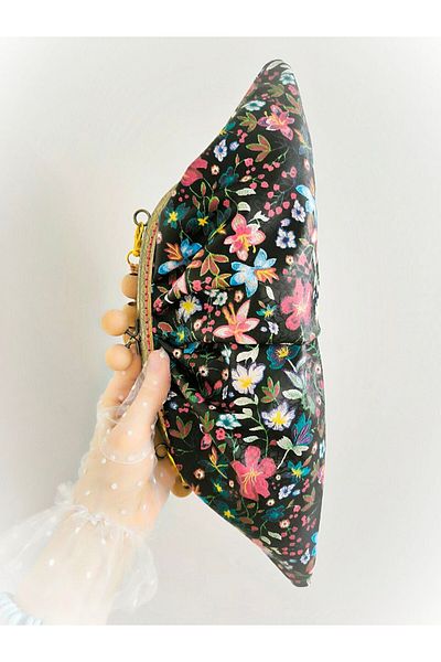 BagsDecor Evening Dress White Black Floral Hand Shoulder Bag Bundle Scholarship Clip-On Clatch