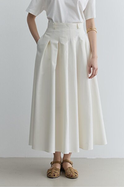 Fahhar تنورة بيضاء مطوي