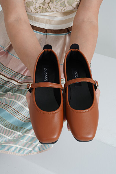 Beyond Women's Tan Leather Daily Buckle Low Heeled Comfortable Ballerinas Byndmrj01