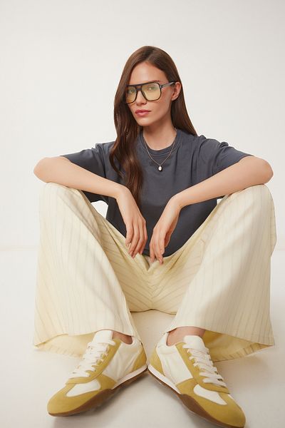 Happiness İstanbul Geräuchertes Oversize-Basic-Strick-T-Shirt für Damen FW00003