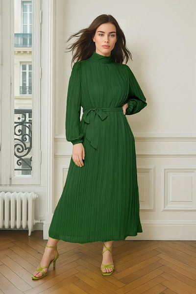 Trendyol Modest Khakifarbenes, plissiertes, gewebtes, gefüttertes Chiffonkleid TCTSS24DB00040