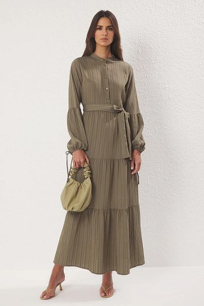 Trendyol Modest Khakifarbener Rock, mehrlagiges gewebtes Kleid TCTSS25EB00126