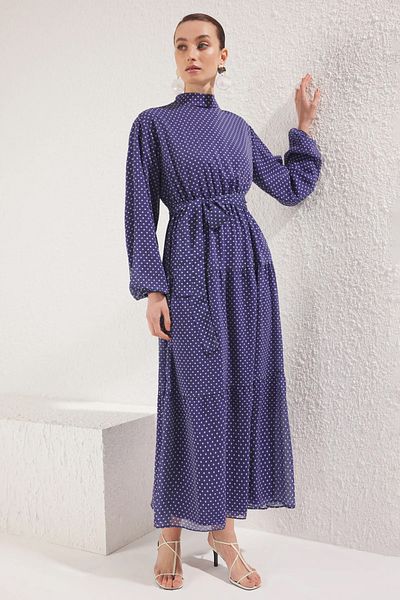 Trendyol Modest Μπλε ναυτικό φόδρα πουά υφαντό σιφόν μουσουλμανικό φόρεμα TCTSS25EB00071