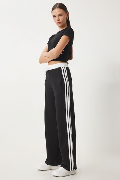 Happiness İstanbul Gestreifte Strick-Jogginghose mit weitem Bein – Schwarz und Weiß XR00020