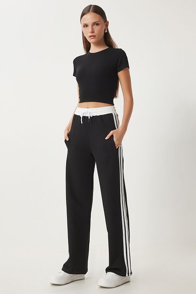 Happiness İstanbul Gestreifte Strick-Jogginghose mit weitem Bein – Schwarz und Weiß XR00020
