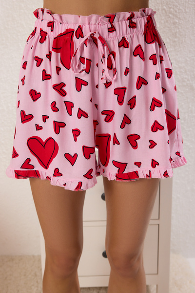 Trendyol Collection Σετ πιτζάμες υφαντό με ροζ βολάν καρδιάς με λεπτομέρεια σορτς βισκόζης THMSS25PT00425