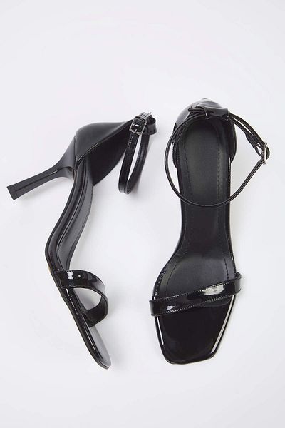TRENDYOL SHOES Fekete bokapántos női vékony sarkú cipő TAKSS25TO00097