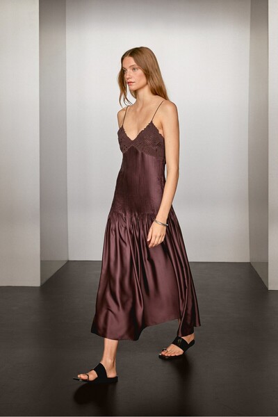 Massimo Dutti Askılı dökümlü saten midi elbise