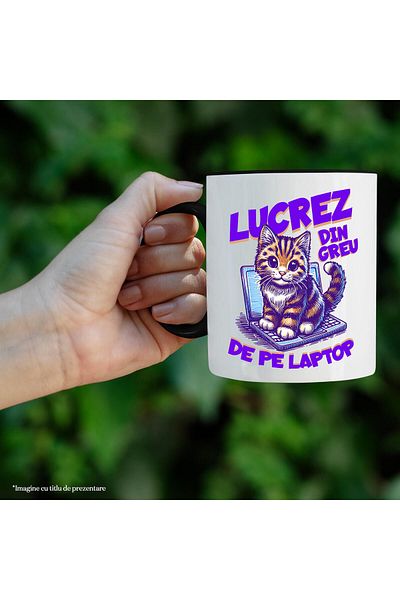 StoryGift Romania Cana cu Pisica Vesela Pui Pe Laptop Text Haios Lucrez Din Greu Te Pe Laptop Anim, Cu Maner Negru