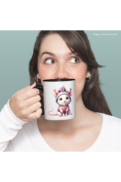 StoryGift Romania Cana cu un soricel imbujorat, ilustratie, costumat intr-un ...