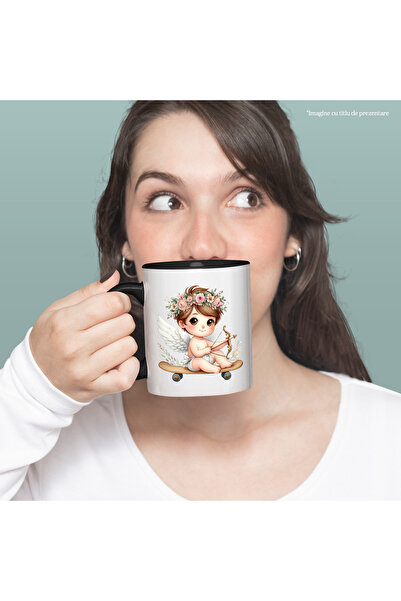 StoryGift Romania Cana cu un bebelus Cupidon care trage cu arcul, ilustratie, indragostire, Valent, Cu Maner Negru