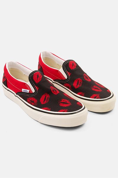 Vans Men Classic Slip On Casual Shoes, Black/white/red