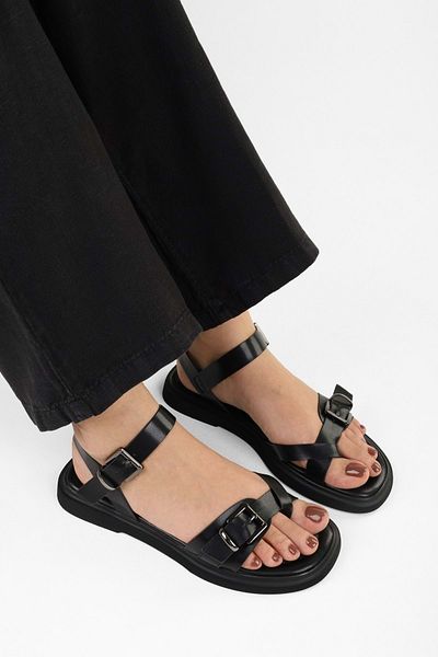 Shoeberry Γυναικεία πέδιλα σαγιονάρες Elina Black Skin με ζώνη