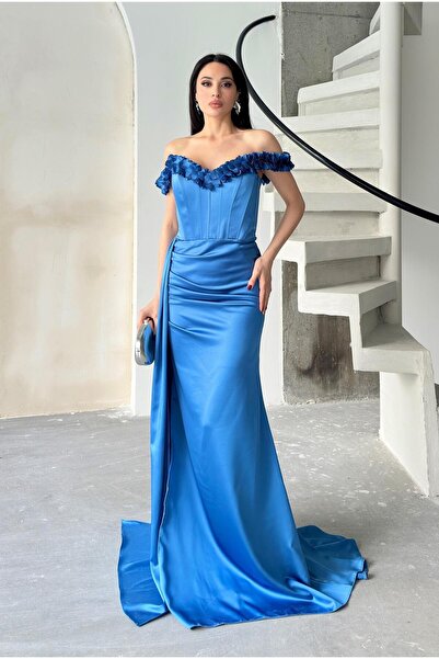 Serica Moda Rochie lungă din satin adunată în față cu detaliu de flori