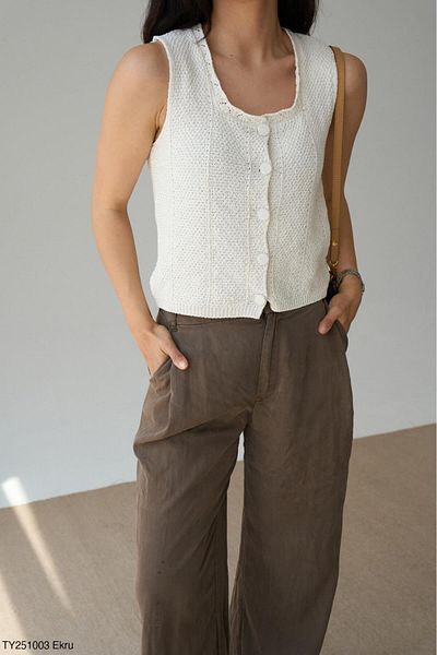 Lupies Women's Ecru Sleeveless U-Neck Knitwear Vest