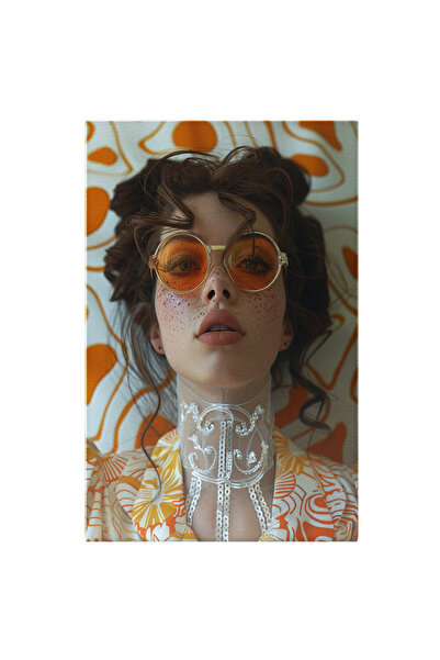 StoryGift Romania Tablou Canvas: Tanara Cu Pistrui Si Ochelari Cu Parul Prins...