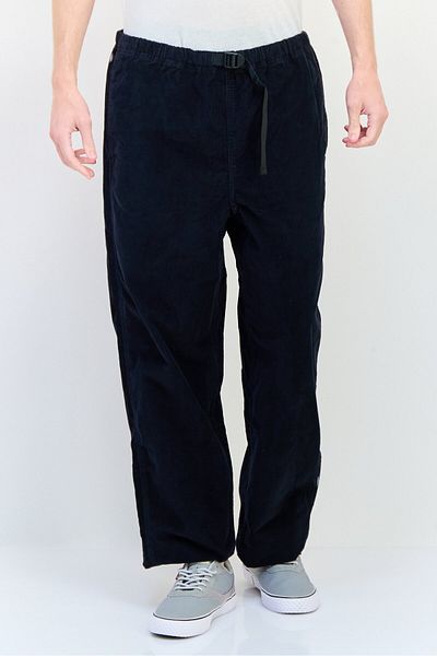 Levi's Men Regular Fit Textured Corduroy Pants, Black