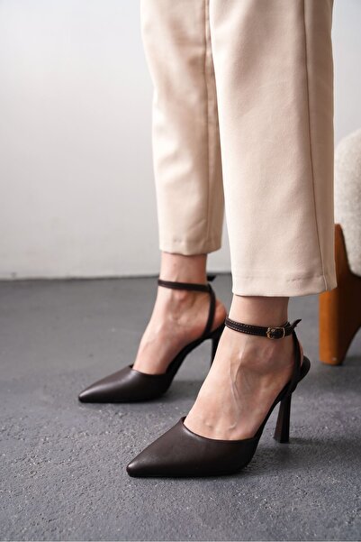 MODAADAM Γυναικεία παπούτσια Motta με λεπτό τακούνι - Καφέ-Δερμάτινο