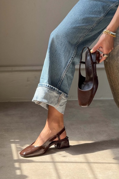 NİŞANTAŞI SHOES Dámské baleríny Jessy Brown s mačkanou matnou tupou špičkou na krátkém podpatku