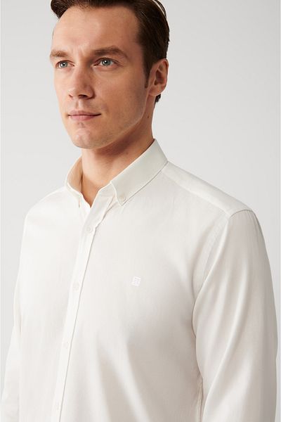 Avva Ecrufarbenes Herrenhemd aus 100 % Baumwolle mit geknöpftem Revers und Cord E 002004
