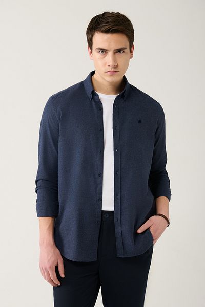 Avva Marineblaues Basic-Baumwollhemd mit Knopfkragen für Herren E 002003