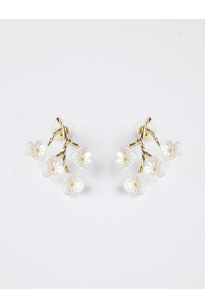 Jimmy Key White Quadruple Flower Figured Earrings