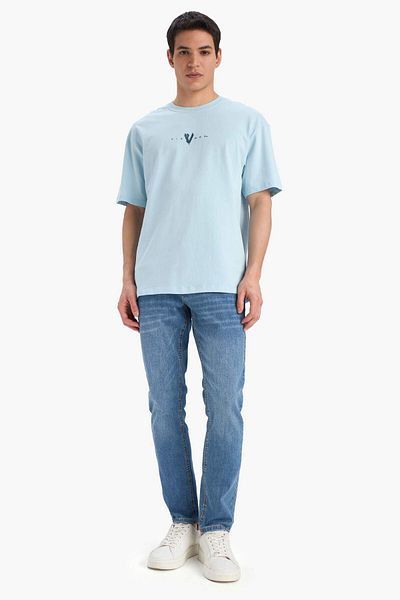DeFacto 100% βαμβάκι Vikings Comfort Regular Fit Άνετη εφαρμογή Crew λαιμόκοψη πίσω εμπριμέ κοντομάνικο μπλουζάκι B809