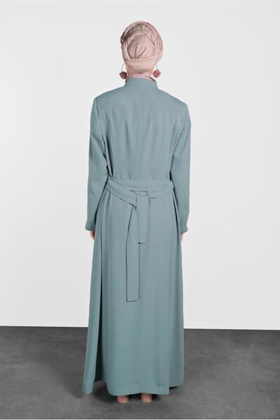 Alvina 1472 Модель з мереживними деталями та ґудзиками спереду