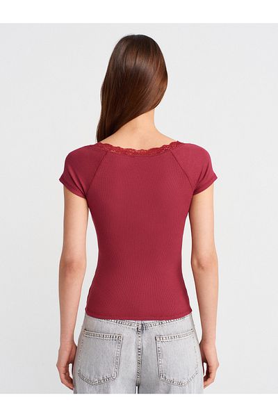 Dilvin 31845 Lace Detailed Buttoned Top-Light Burgundy