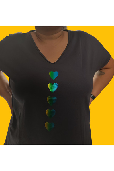 Barato Μπλουζάκι με λαιμόκοψη V μεγάλου μεγέθους, σκούρο καπνιστό, με στάμπα