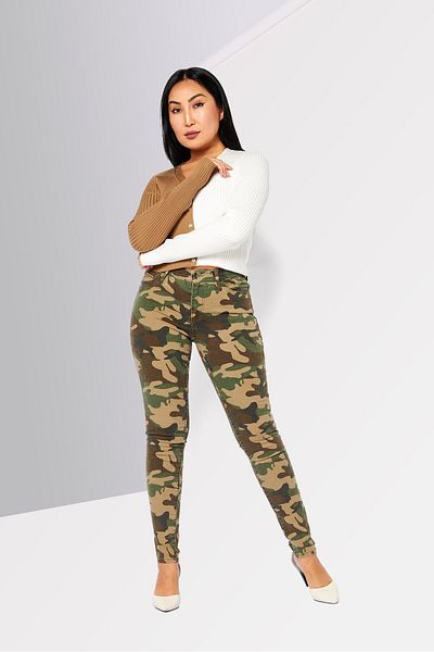 True Religion Women Regular Fit Allover Print Jean, Khaki