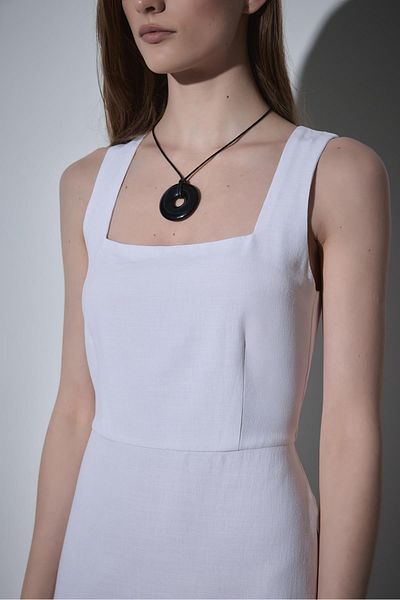 Suud Collection Λευκό λινό φόρεμα Monik με τετράγωνο γιακά