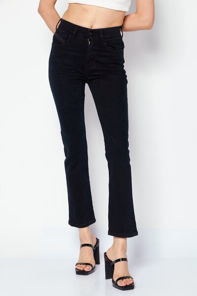 Diesel بنطلون جينز نسائي D-ARCY ضيق قابل للتمدد ومغسول باللون الأسود