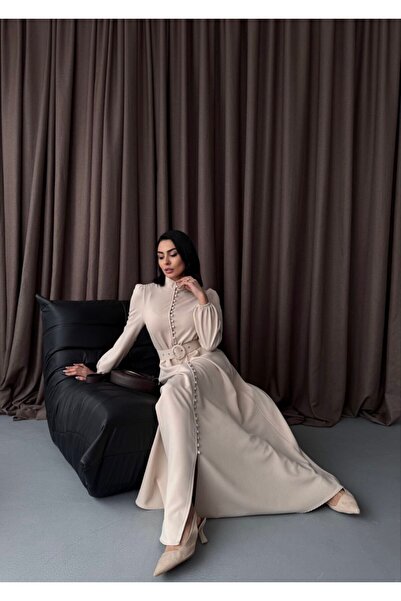 WellWay فستان أبيض سادة من قماش أطلس مع تفاصيل أزرار وياقة القاضي (الحزام متض...