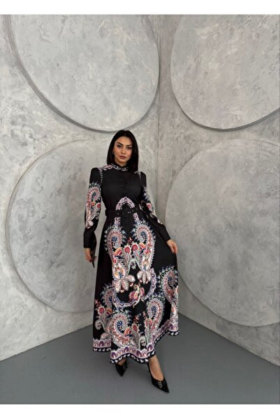 WellWay فستان أسود من قماش أطلس بطبعة زهور وياقة قميص وأزرار (يشمل الحزام)-2502