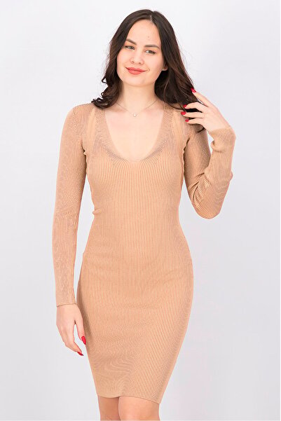 Marciano فستان نسائي ضيق بفتحة رقبة على شكل حرف V، لون بني