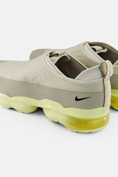 Nike Men Air Vapormax Moc Roam Slip Running Shoes, Light Green