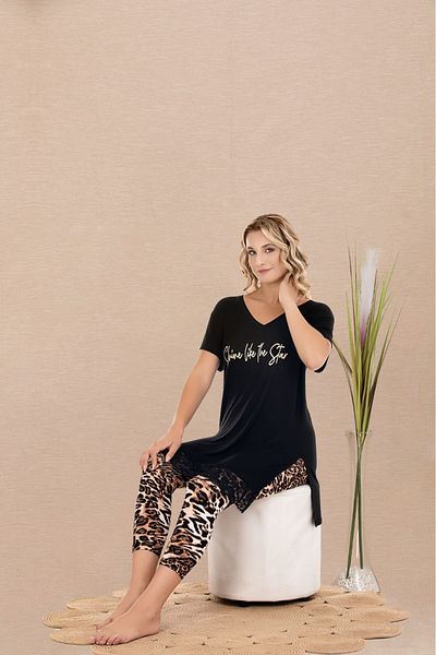 Lady Lingerie Set de pijamale pentru femei cu mâneci scurte, decolteu în V, cu jambiere Capri cu imprimeu leopard